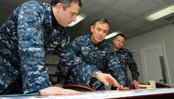 Vice Adm. Harris Jr. (C) aboard USS Mount Whitney (Reuters/U.S. Navy/Felicito Rustique)