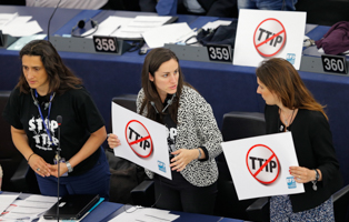Members of the European Parliament (Reuters/Vincent Kessler)