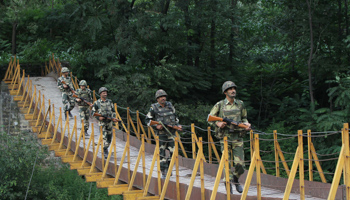 Indian Border Security Force soldiers near the Line of Control dividing Kashmir between India and Pakistan (Reuters/Mukesh Gupta)