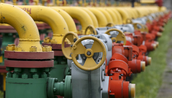 Pipes and valves are seen at an "Dashava" underground gas storage facility, Ukraine (Reuters/Gleb Garanich)