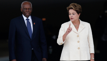 Rousseff receives Angolan President Jose Eduardo dos Santos at the Planalto Palace in Brasilia (Reuters/Ueslei Marcelino)