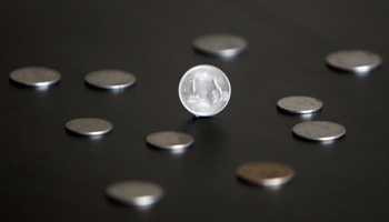 An Indian one rupee coin in Mumbai (Reuters/Vivek Prakash)