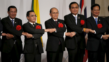 Laos Prime Minister Thongsing Thammavong with the other leaders of Mekong delta nations at the Economic Forum in Tokyo (Reuters/Toru Hanai)