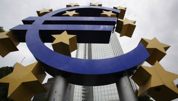 The Euro sign sculpture in front of the former ECB headquarters in Frankfurt (Reuters/Ralph Orlowski)