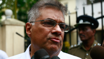 Leader of the UNP Ranil Wickremesinghe speaks to the media, Colombo (Reuters/Andrew Caballero-Reynolds)