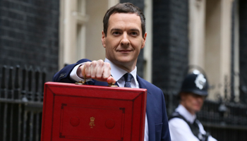 Britain's Chancellor of the Exchequer, George Osborne, holds up his budget case (Reuters/Paul Hackett)