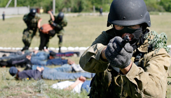 Members of the special forces conduct an anti-terrorism drill outside Bishkek (Reuters/Vladimir Pirogov)