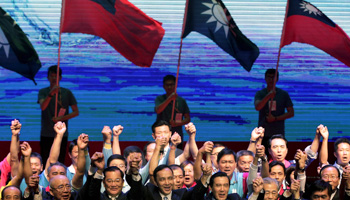 Taiwan's ruling Nationalist Kuomintang Party (KMT) chairman and presidential candidate Eric Chu, Taiwan's President Ma Ying-jeou and party officials raise hands at a party congress in Taipei (Reuters/Pichi Chuang)