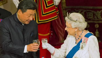 President Xi Jinping with Queen Elizabeth II at a state banquet at Buckingham Palace (Reuters/Dominic Lipinski/Pool)