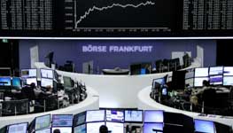 Traders at the DAX board at the stock exchange in Frankfurt (Reuters/Staff/remote)