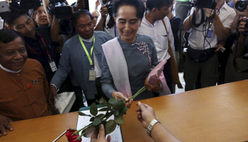 Aung San Suu Kyi as she arrives at the first parliament meeting after November 8's general elections (Reuters/Soe Zeya Tun)