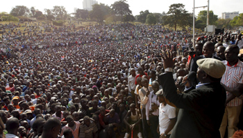 Raila Odinga, leader of Kenya's opposition Coalition for Reforms and Democracy, addresses supporters at Uhuru Park in a show of solidarity with teachers engaged in a national strike over a pay (Reuters/Thomas Mukoya)