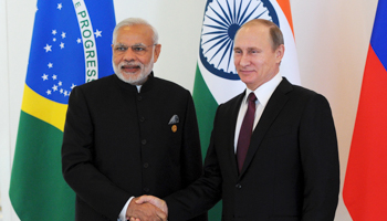 Russian President Vladimir Putin (R) with Indian Prime Minister Narendra Modi (Reuters/Mikhail Klimentyev)
