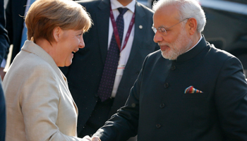 German Chancellor Angela Merkel welcomes India's Prime Minister Narendra Modi in Hanover April 12, 2015 (Reuters/Wolfgang Rattay)