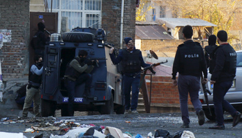 Turkish police clash with Kurdish militants in Diyarbakir, Turkey (Reuters/Sertac Kayar)