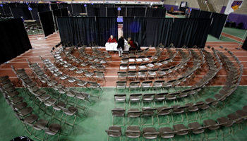 A caucus goer signs in before the start of the 2012 Iowa Caucuses in Cedar Falls, Iowa (Reuters/Jeff Haynes)