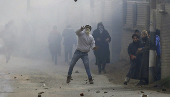 Protesters clash with the police in Srinagar (Reuters/Danish Ismail)