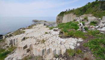 The coastline on Kunashir, part of the Southern Kuriles islands (Reuters/Yuri Maltsev)