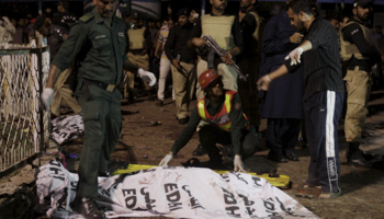 The site of a blast outside a public park in Lahore, Pakistan, March 27, 2016 (Reuters/Mohsin Raza)