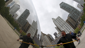 A worker polishes the ‘Cloud Gate’ sculpture in Chicago, Illinois (Reuters/Jim Young)