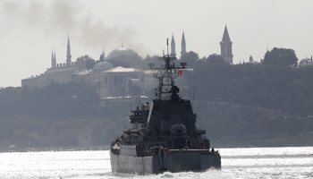 The Novocherkassk landing ship sails through the Bosphorus on its way to the Mediterranean (Reuters/Murad Sezer)