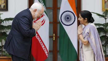 Iranian Foreign Minister Mohammad Javad Zarif and his Indian counterpart, Sushma Swaraj (Reuters/Adnan Abidi)