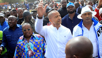 Opposition candidate Moise Katumbi walks with supporters to the prosecutor’s office in Lubumbashi (Reuters/Kenny Katombe)