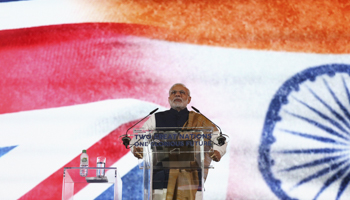 Modi addresses a welcome rally at Wembley Stadium in London (Reuters/Justin Tallis/Pool)