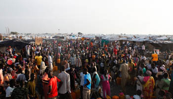Displaced South Sudanese wait for clean water at a camp in Bentiu, Unity State (Reuters/Andreea Campeanu)