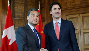 Canada's Prime Minister Justin Trudeau (R) meets with China's Foreign Minister Wang Yi (Reuters/Chris Wattie)