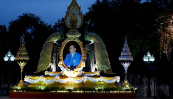 A portrait of King Bhumibol Adulyadej in central Bangkok (Reuters/Jorge Silva)