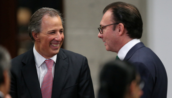 New Finance Minister Meade, left, with his predecessor Videgaray (Reuters/Edgard Garrido)