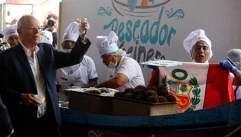 President Pedro Pablo Kuczynski attends a national gastronomic fair (Reuters/Guadalupe Pardo)
