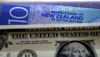 New Zealand and US dollar notes (Reuters/David Gray/File Photo)