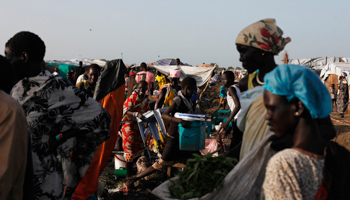 Women at the market in a camp for internally displaced persons at the UN base in Bentiu, Unity State (Reuters/Andreea Campeanu)