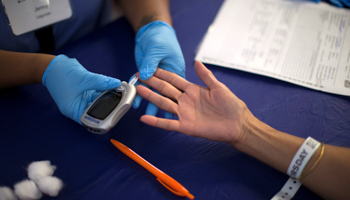 Diabetes testing (Reuters/Mario Anzuoni)