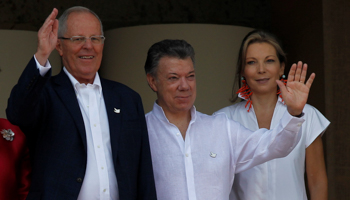 Peruvian President Pedro Pablo Kuczynski and Colombian President Juan Manuel Santos (Reuters/John Vizcaino)