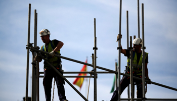 Builders on a scaffolding in Seville (Reuters/Marcelo del Pozo)