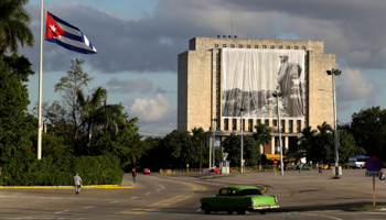 A picture of Fidel Castro on the Cuban National Library, Revolution Square (Reuters/Enrique de la Osa)