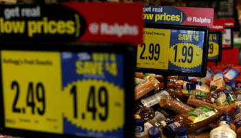 Price tags are pictured at a Ralphs grocery store in California, US (Reuters/Mario Anzuoni)