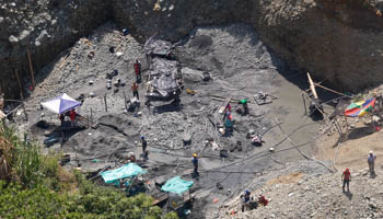 An illegal gold mine in a rural area of Santander de Quilichao, in the department of Cauca (Reuters/Jaime Saldarriaga)