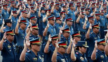 Police officers take an oath at the Philippine National Police headquarters in Quezon city (Reuters/Czar Dancel)