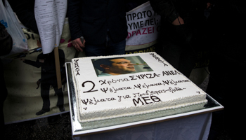 Health workers protest against health reforms showing a cake with the words "Two years of Syriza-Independent Greeks. Lies, Lies, Lies" written on it (Reuters/Alkis Konstantinidis)