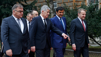 Tripartite Bosnian Presidency members Mladen Ivanic, left, Dragan Covic, second left,  and Bakir Izetbegovic, right, at a meeting with the emir of Qatar (Reuters/Dado Ruvic)