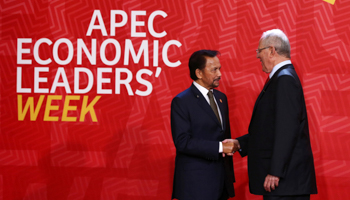 Brunei's Sultan Hassanal Bolkiah, left, and Peru's President Pedro Pablo Kuczynski during the APEC Summit in Peru (Reuters/Mariana Bazo)