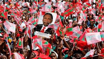 An election rally of supporters of Angola's main opposition UNITA party (Reuters/Siphiwe Sibeko)