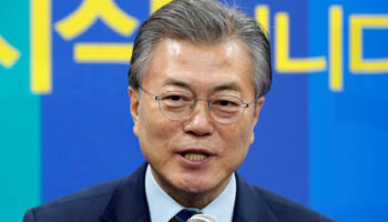 Presidential candidate Moon Jae-in (Reuters/Kim Kyung)