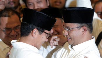 Newly elected Jakarta Governor Anies Baswedan, right, and his running mate Sandiaga Uno (Reuters/Beawiharta)