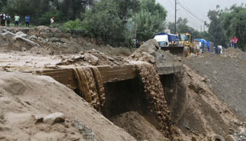 Flood damage to Peru's Central Highway (Reuters/Guadalupe Pardo)