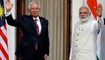 Malaysia's Prime Minister Najib Razak (L) and his Indian counterpart Narendra Modi at Hyderabad House in New Delhi, India (Reuters/Adnan Abidi)